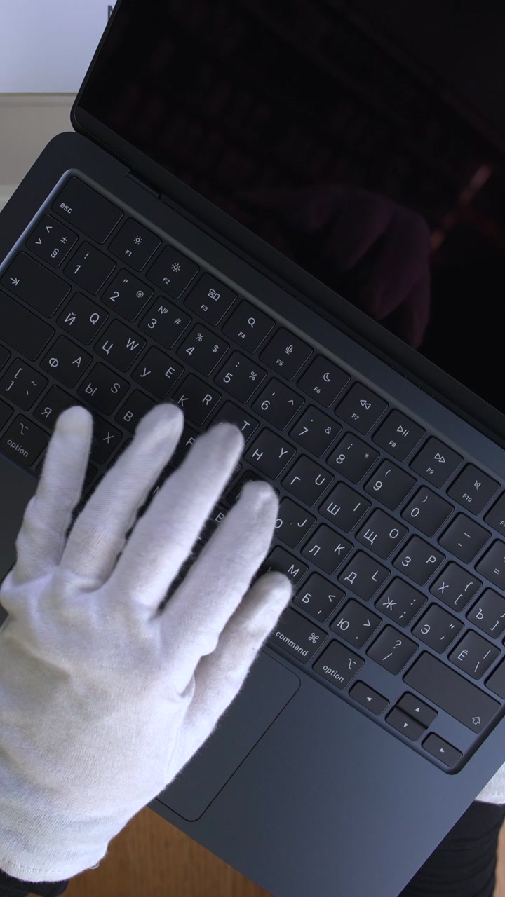 MacBook Air 13 (2025) M4 Midnight