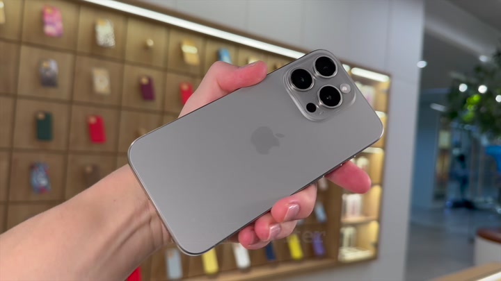 iPhone 15 Pro Natural Titanium