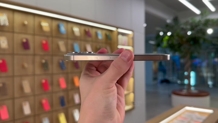 iPhone 15 Pro Natural Titanium