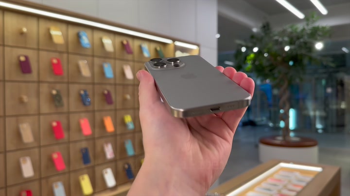 iPhone 15 Pro Natural Titanium