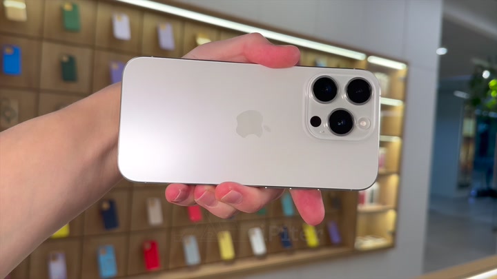 iPhone 15 Pro White Titanium