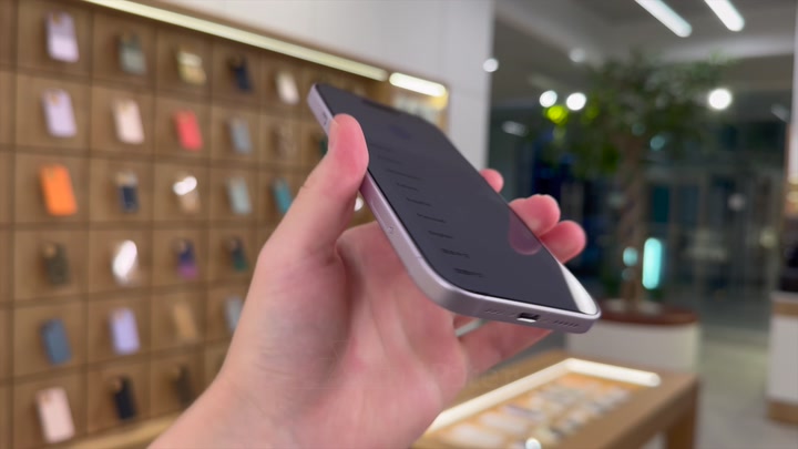 iPhone 17 Lavender