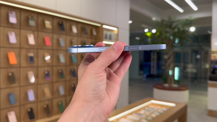 iPhone 17 Mist Blue