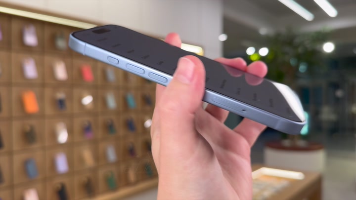 iPhone 17 Mist Blue