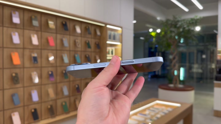 iPhone 17 Mist Blue