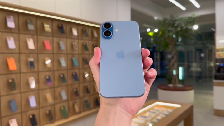 iPhone 17 Mist Blue