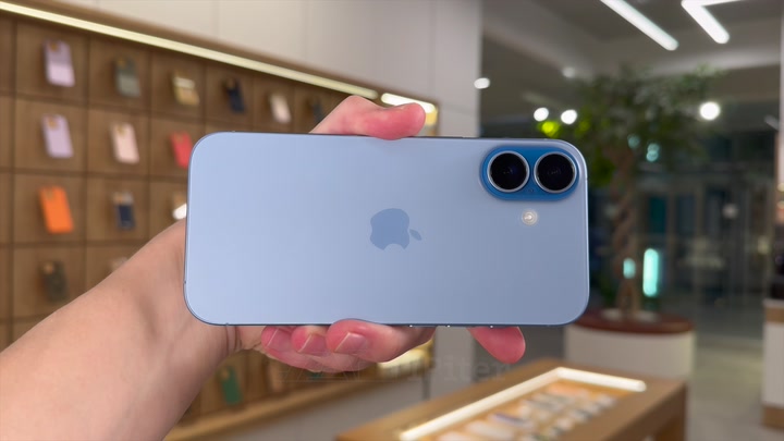 iPhone 17 Mist Blue