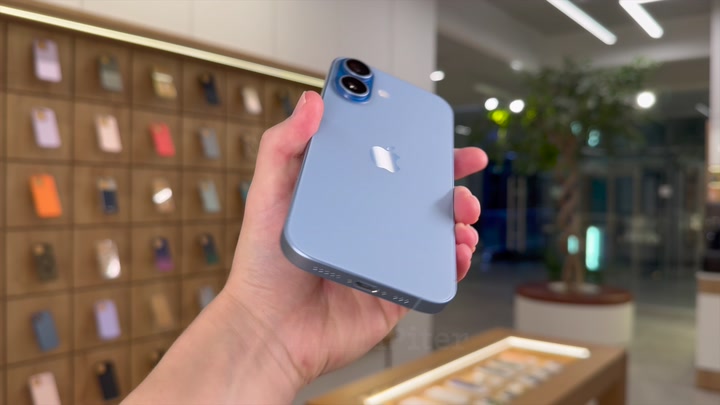 iPhone 17 Mist Blue