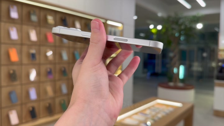 iPhone 17 White