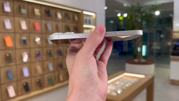 iPhone 17 White