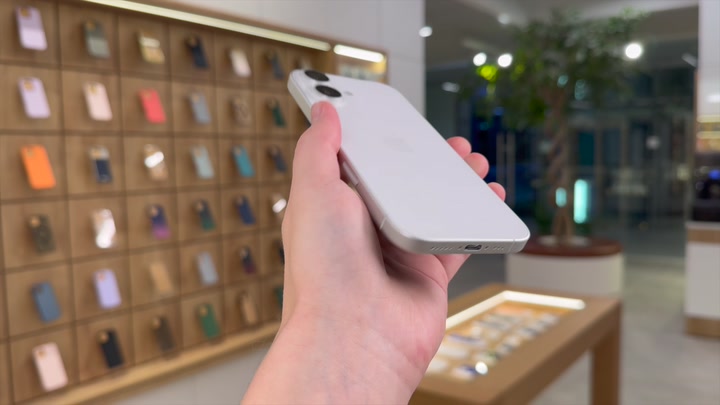 iPhone 17 White