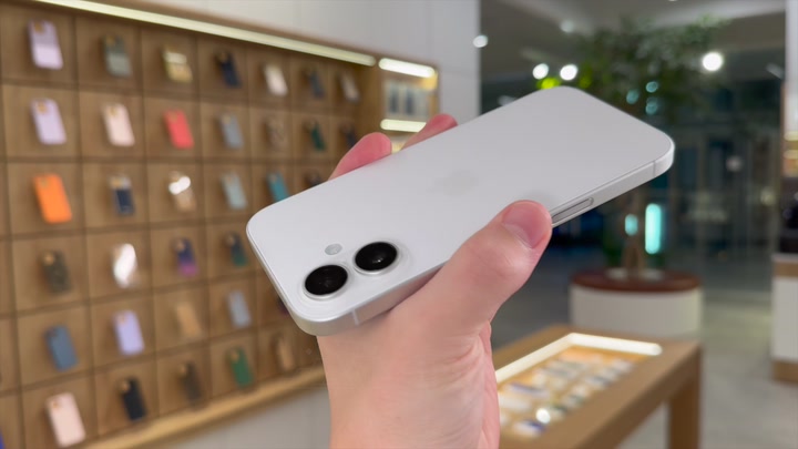 iPhone 17 White