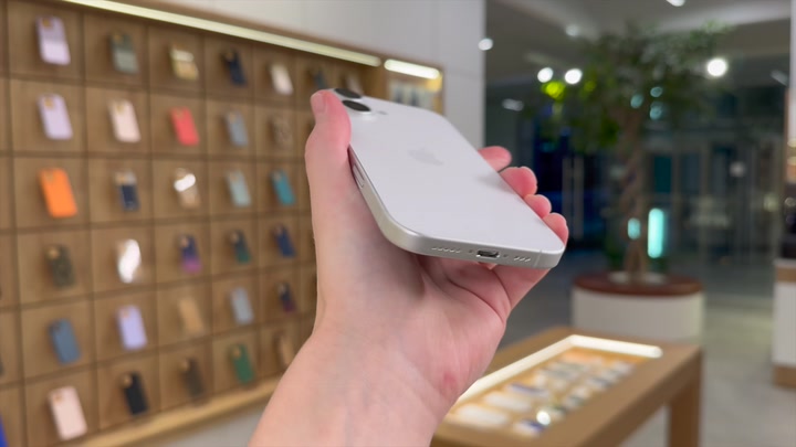 iPhone 17 White