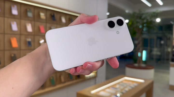 iPhone 17 White