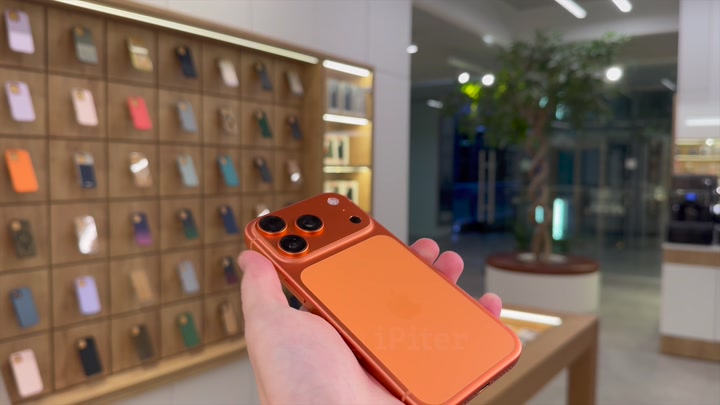 iPhone 17 Pro Cosmic Orange