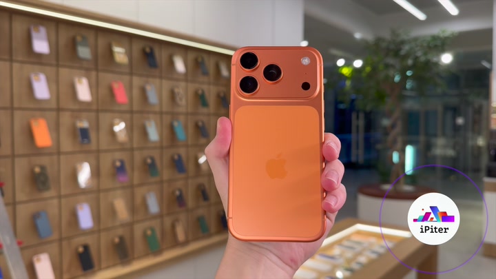iPhone 17 Pro Cosmic Orange