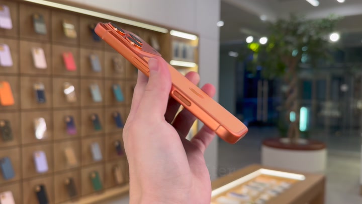iPhone 17 Pro Cosmic Orange