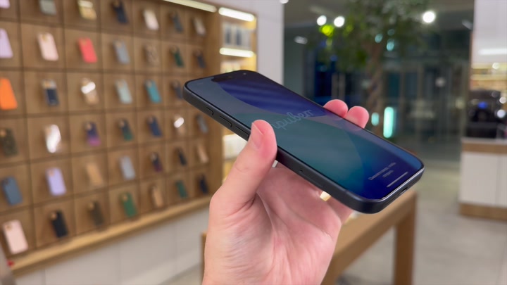 iPhone 17 Pro Deep Blue