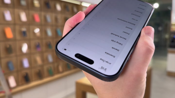 iPhone 17 Pro Deep Blue