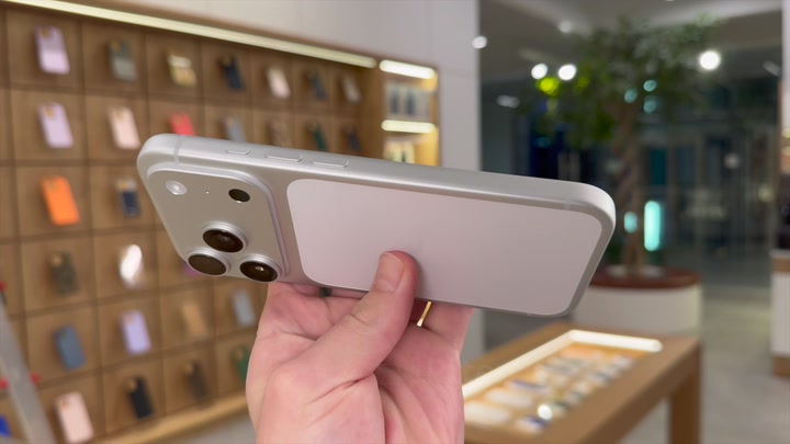 iPhone 17 Pro Silver