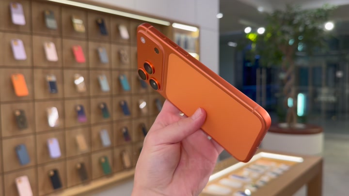 iPhone 17 Pro Max Cosmic Orange