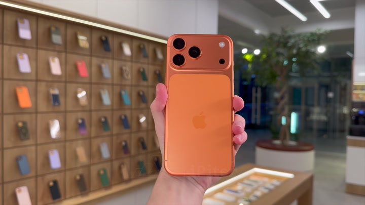 iPhone 17 Pro Max Cosmic Orange