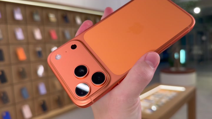 iPhone 17 Pro Max Cosmic Orange