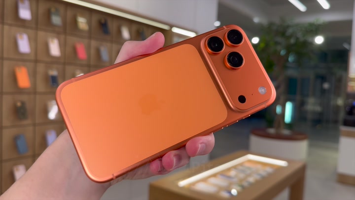 iPhone 17 Pro Max Cosmic Orange