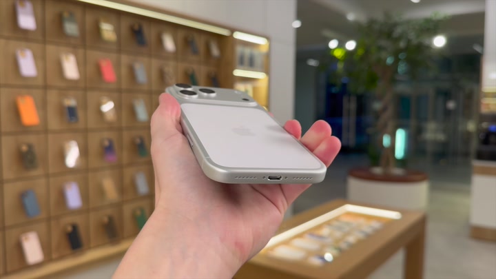 iPhone 17 Pro Max Silver