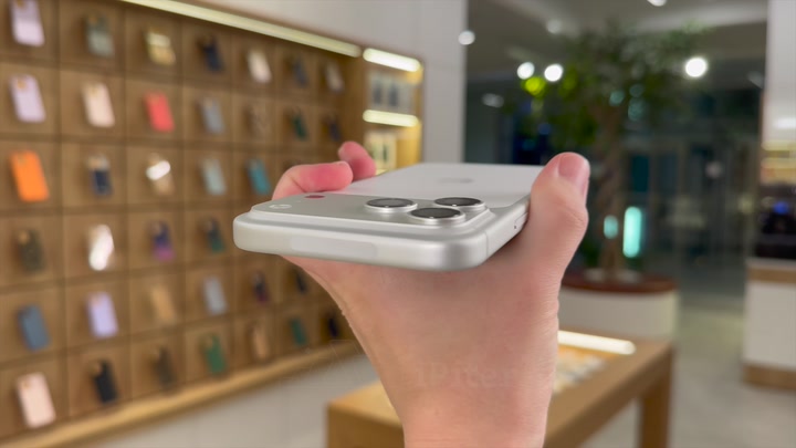 iPhone 17 Pro Max Silver