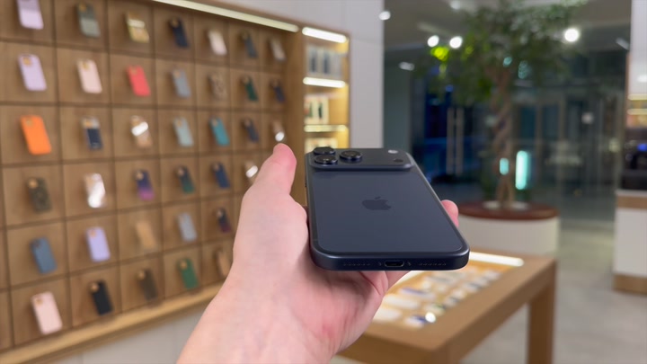 iPhone 17 Pro Max Deep Blue